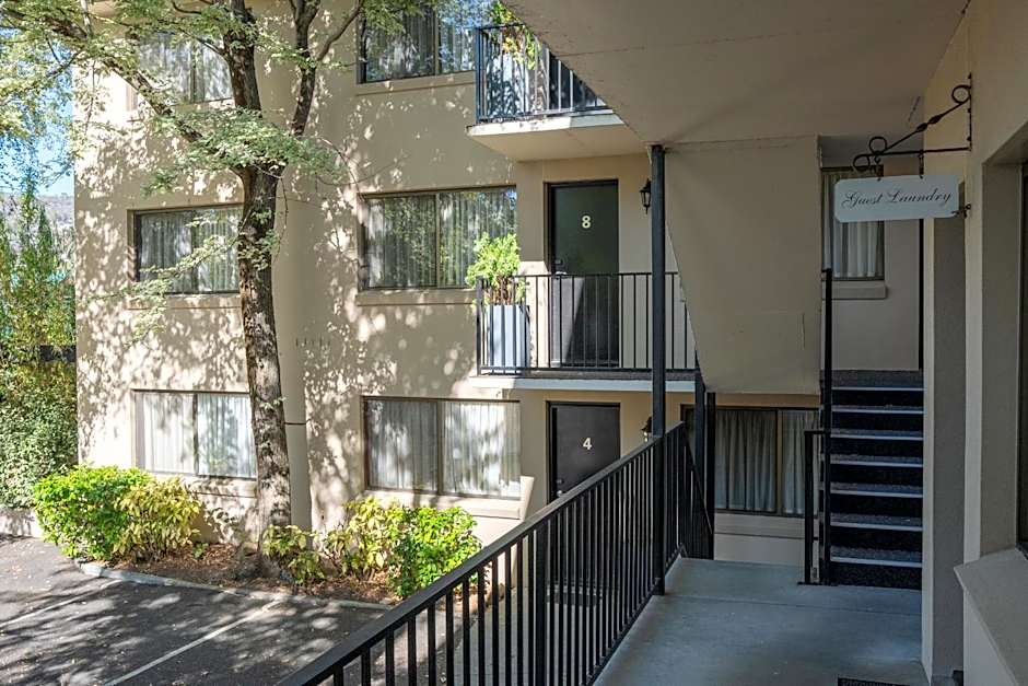 Grosvenor Court Apartments