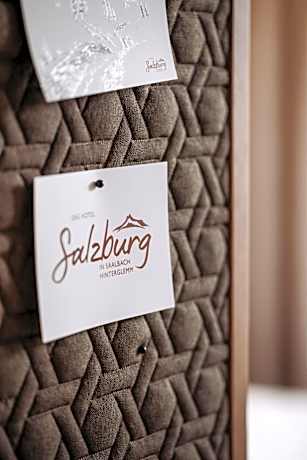 Deluxe Room (2 Adults + 1 Child)