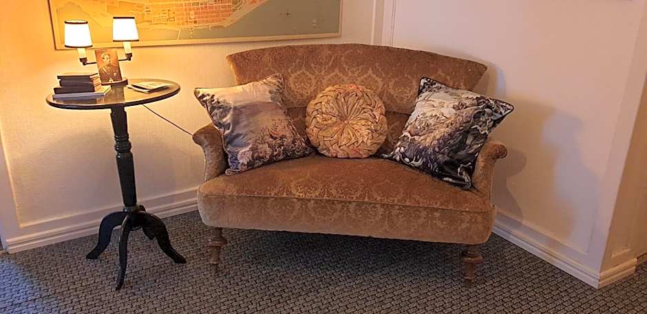 Leopold Boutique Hotel