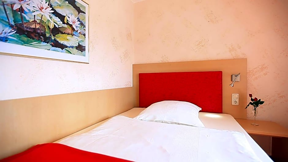 Adesso Hotel Kassel -pay at property on arrival- Ihr Automatenhotel in Kassel