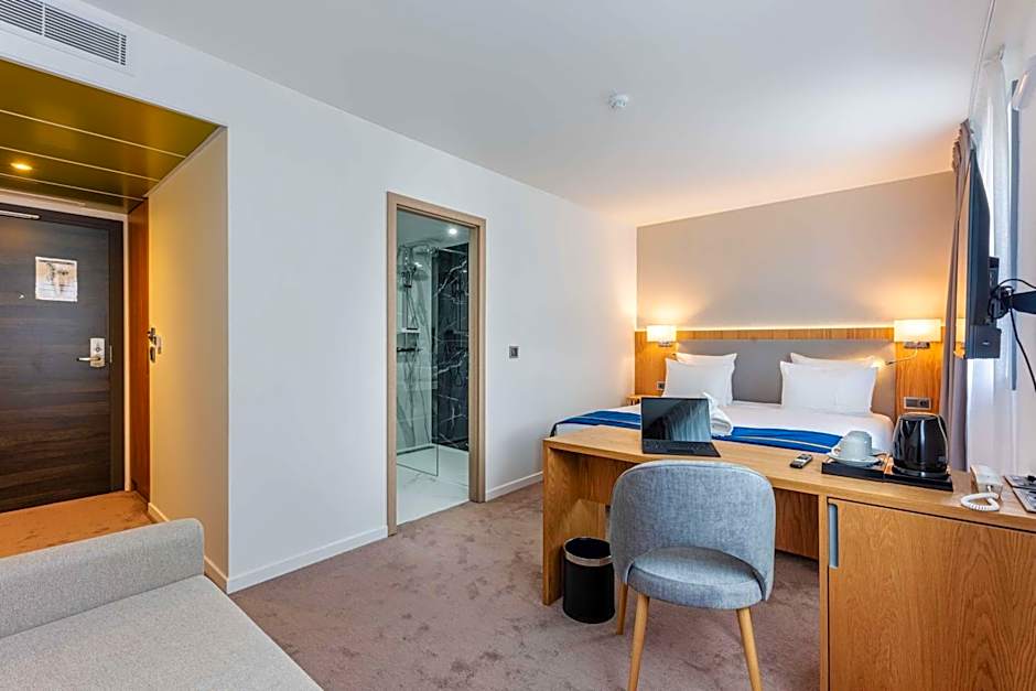 Brit Hotel Privilège Paris Rosny-sous-Bois