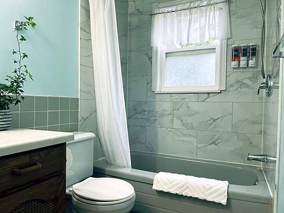 Lee's Ocean Peek B & B