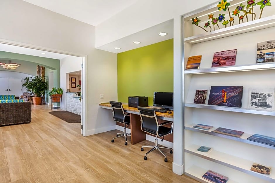 Best Western Plus Capitola By-The-Sea Inn & Suites