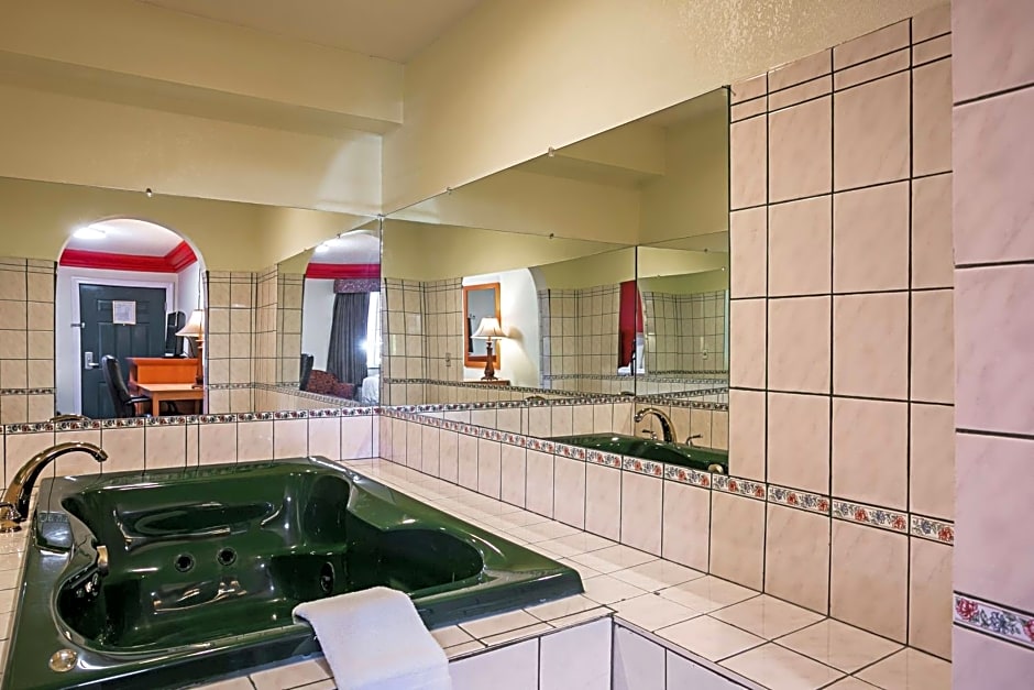 Bay Side Inn & Suites