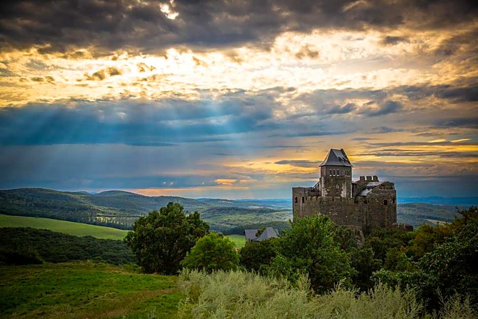 Hollóköves Vendégházak