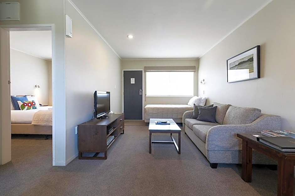 Colonial Court Motor Inn