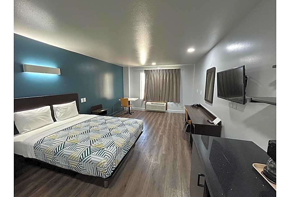 Studio 6 Suites Hesperia, CA West Main Street I 15