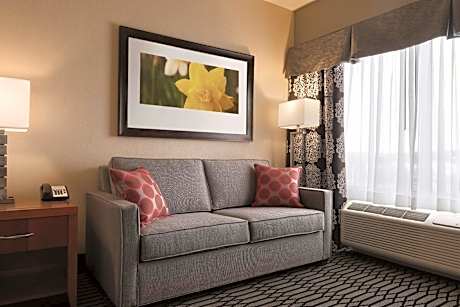 1 King Mobility Accessible W/bathtub Comp Wifi-hi Def.flat Screen Tv Refrigerator-microwave-pod Coff