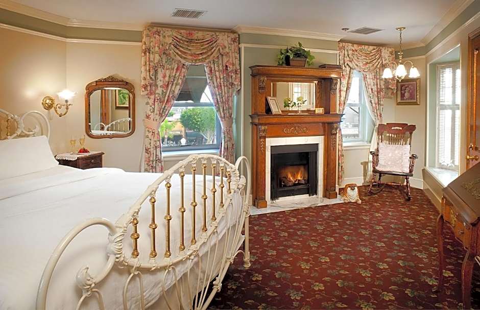 Doryman's Oceanfront Inn