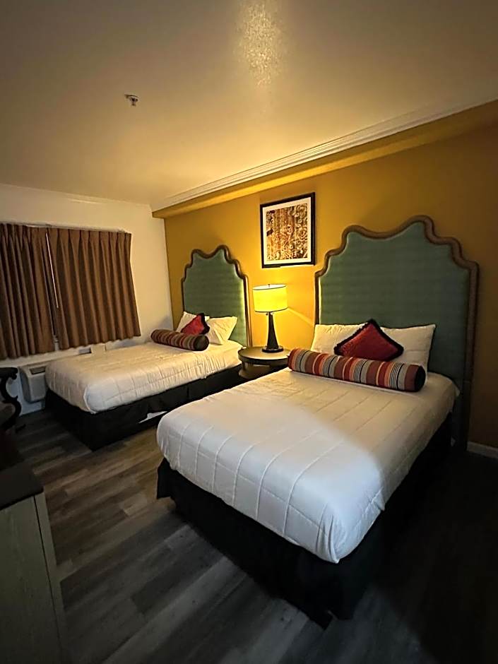 Howard Johnson by Wyndham Bakersfield