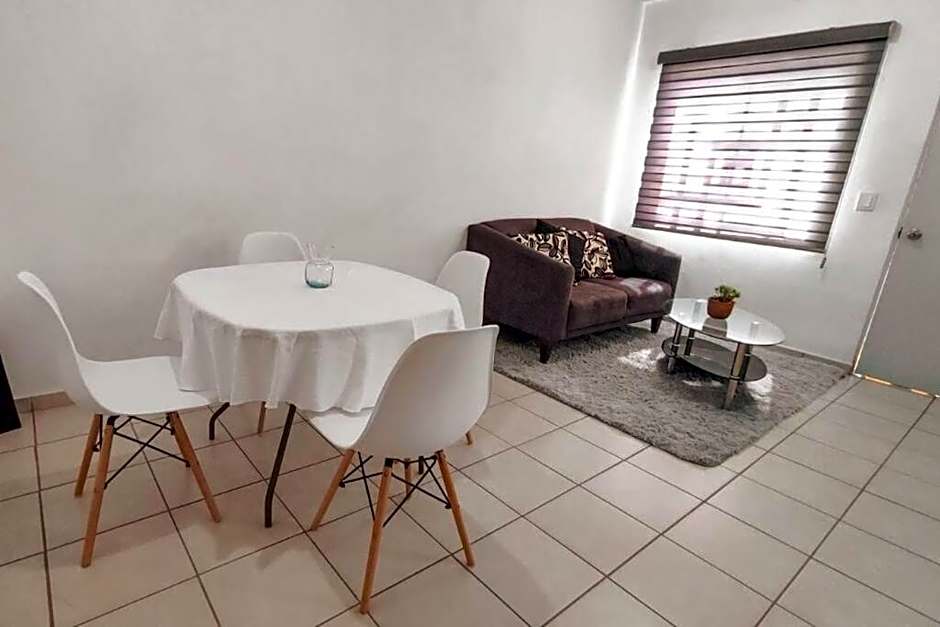 Hogar tranquilo, cerca de marina y plaza comercial