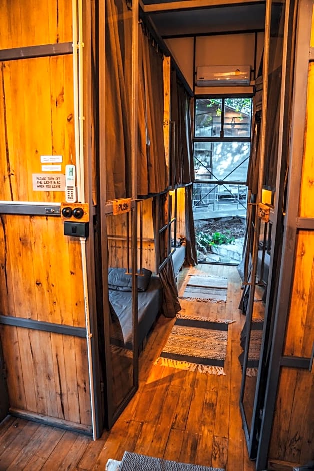 Warehouse Hostel Koh Tao