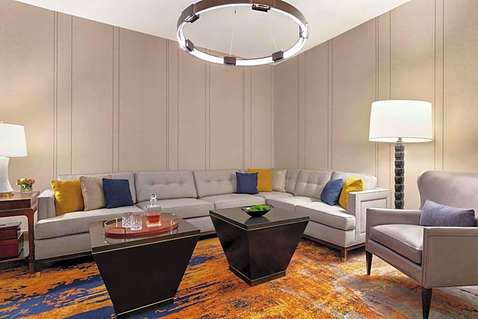 The Harpeth Downtown Franklin, Curio Collection by Hilton