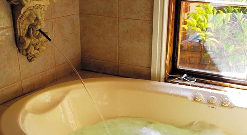 Jacobs Creek Retreat at Moorooroo Park