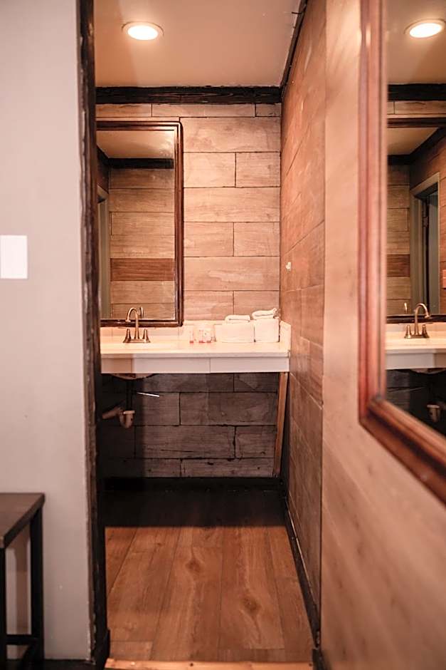 Provo Inn & Suites