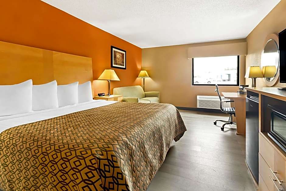Photo 1 of 5 of 1 King Bed with Sofabed
