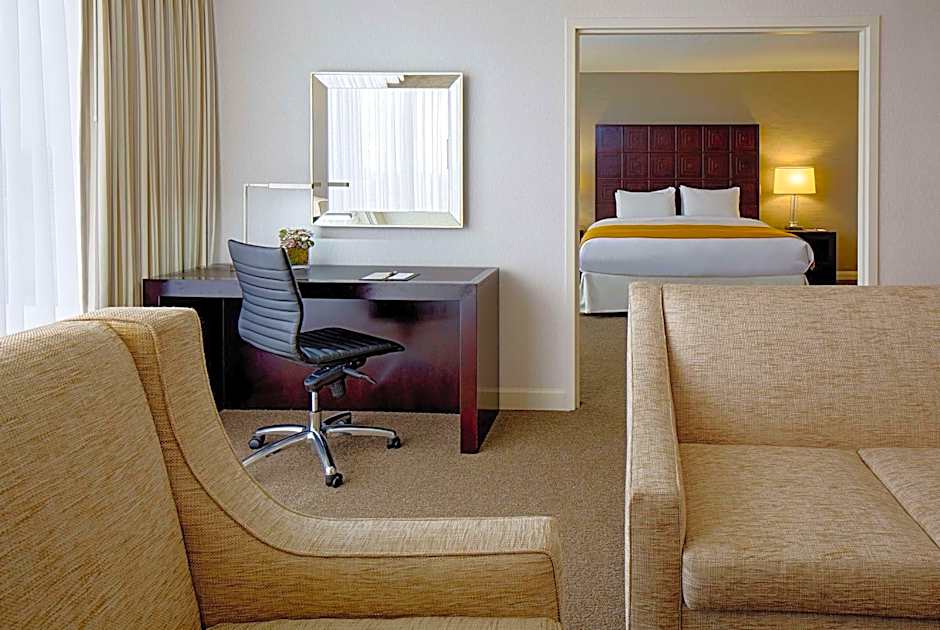 DoubleTree By Hilton Houston Greenway Plaza