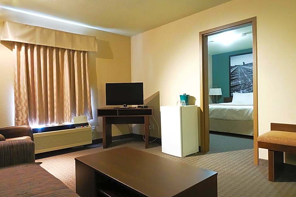 Super 8 by Wyndham Dauphin