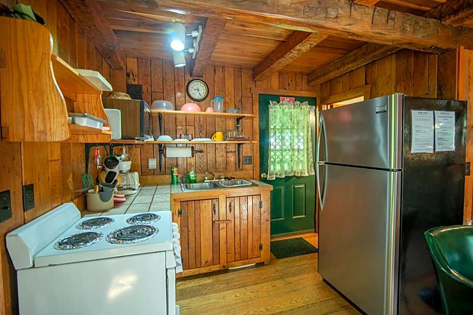 Moore House Inn & Cabins