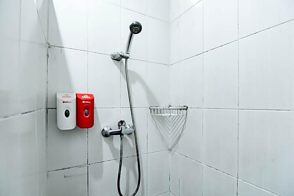 RedDoorz near Lembang Park & Zoo 2