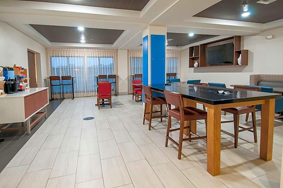 Holiday Inn Express Hotel & Suites Biloxi- Ocean Springs By IHG