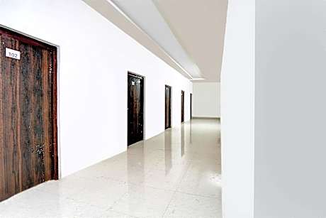 OYO 826565 The King Heaven