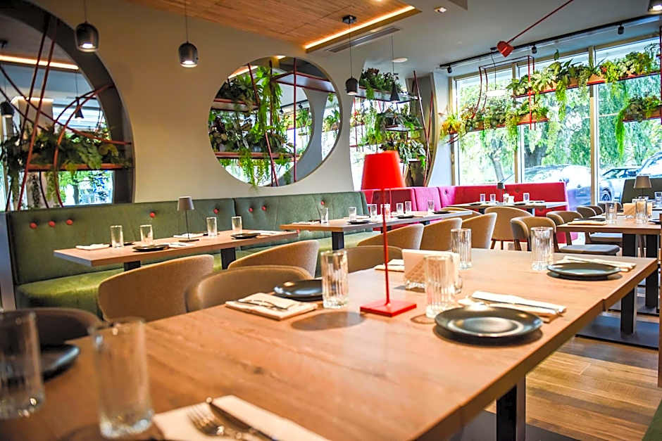 Exclusive Hotel & More