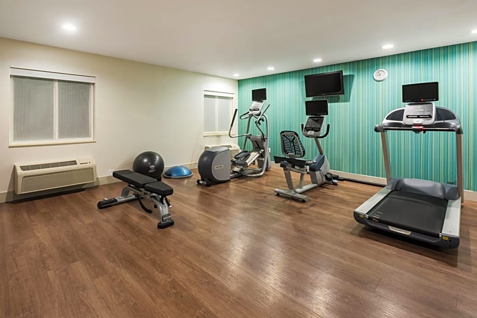 Holiday Inn Express Warrenton Hotel By IHG