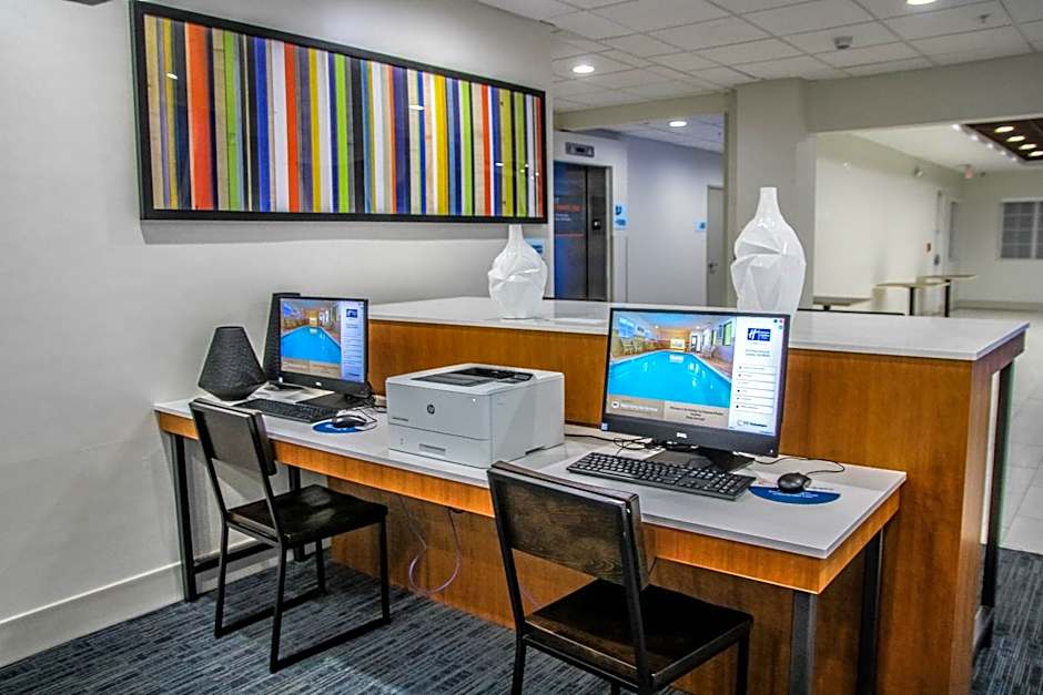 Holiday Inn Express Hotel & Suites Carlsbad By IHG