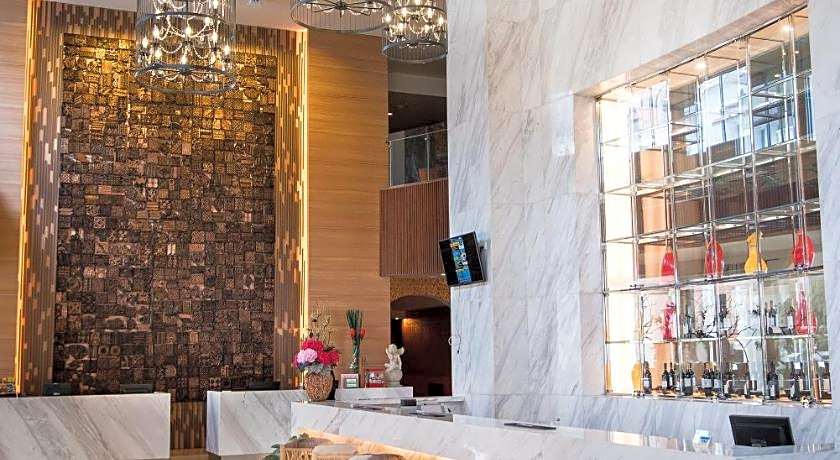 Crown Vista Batam Hotel