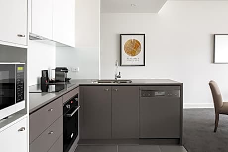 One-Bedroom Deluxe Apartment - Limited service