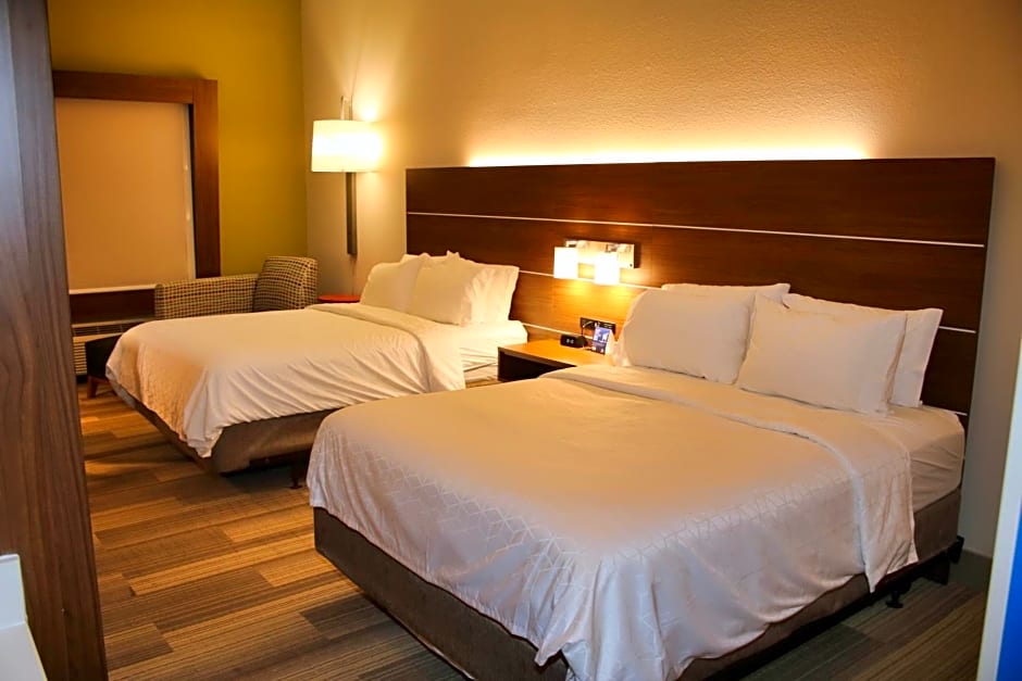 Holiday Inn Express & Suites Douglas By IHG