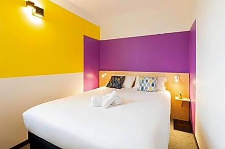 1 Double Bed and 1 Twin Bed