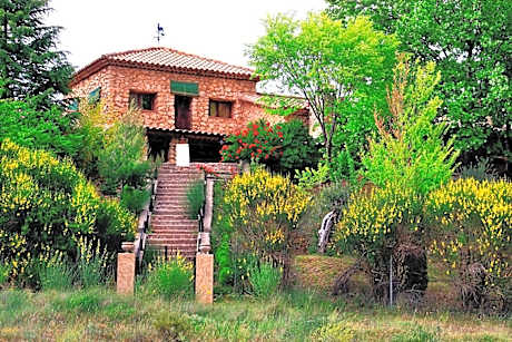 Hotel Royo Guarde-Puente Faco, junto al río Mundo