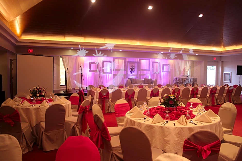 The Pinnacle Hotel and Suites