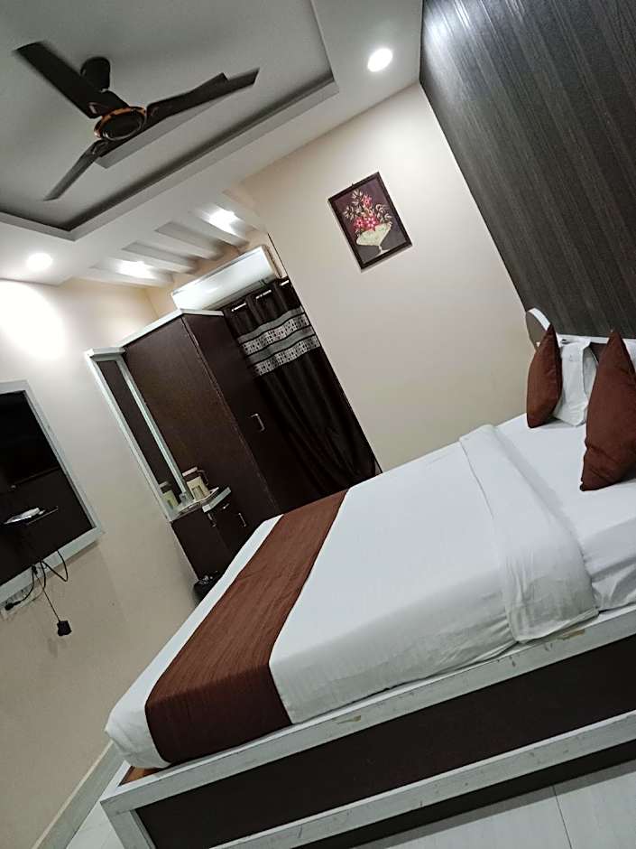 HOTEL R K PALACE
