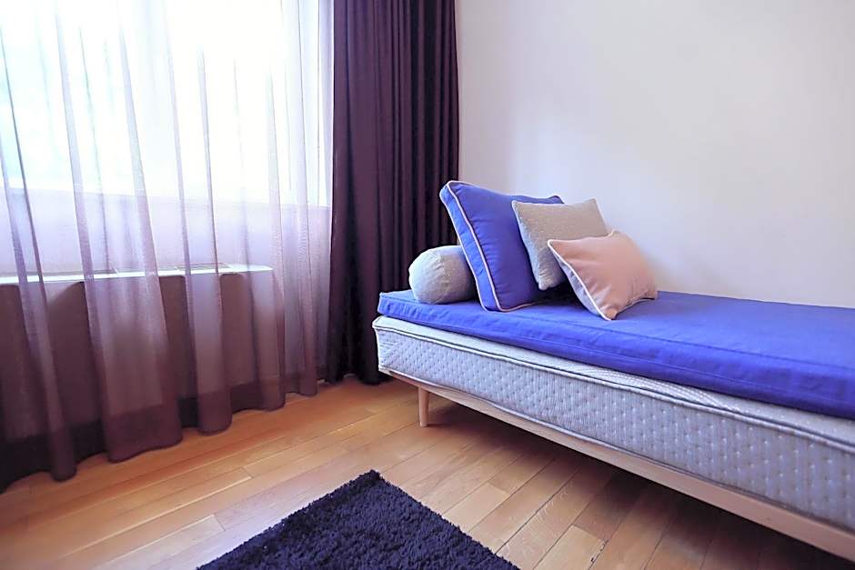 Living In Aparthotel