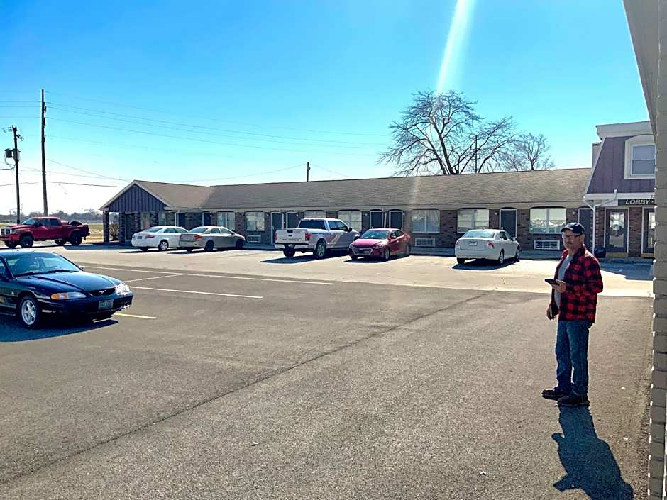 Country Club Inn & Suites