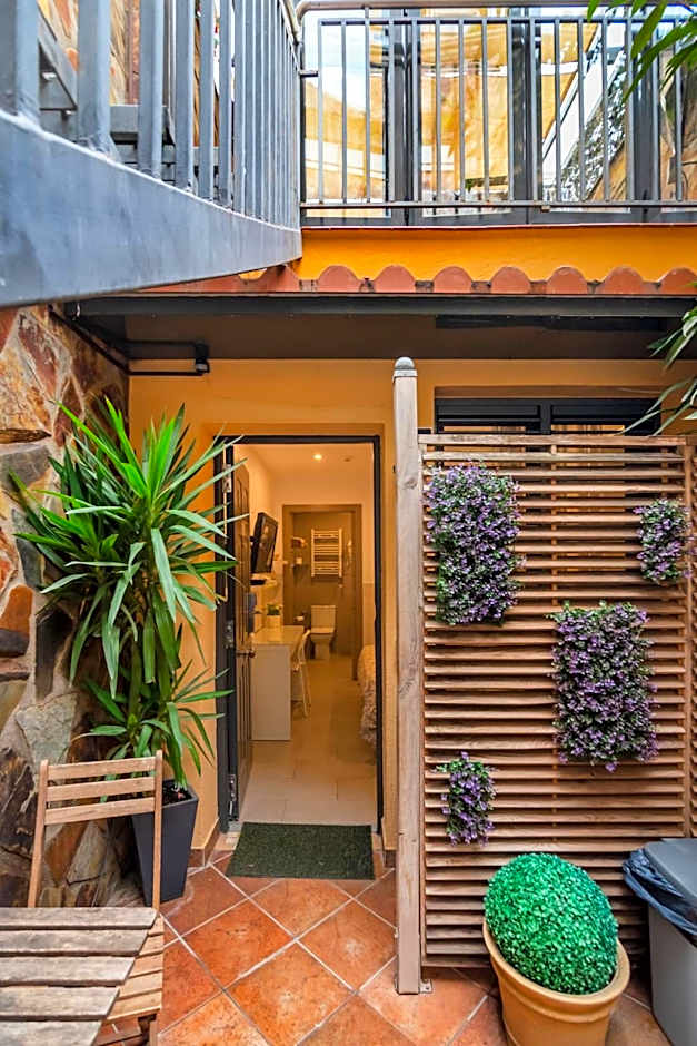 Hostal House