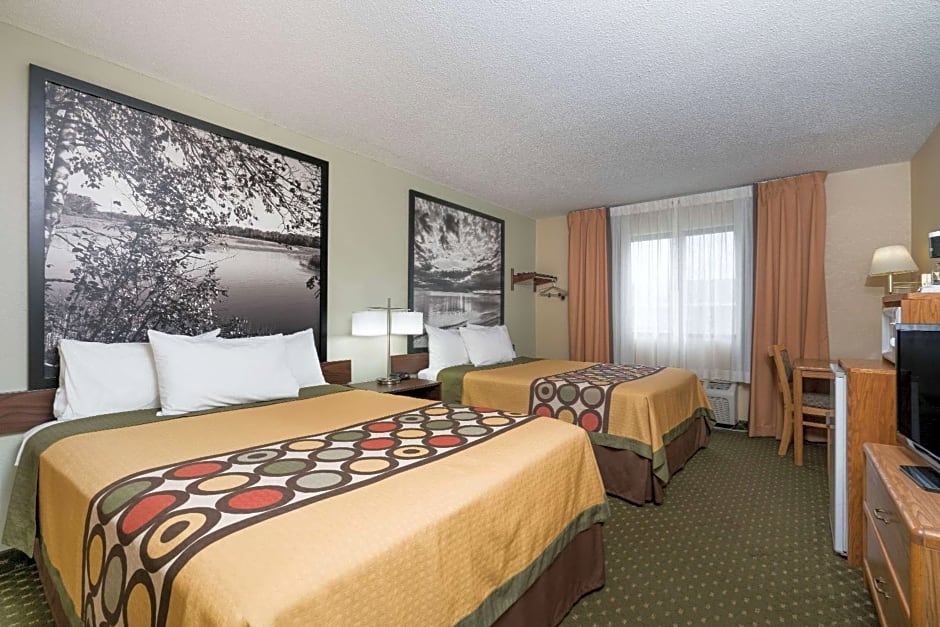 Super 8 by Wyndham Alexandria MN