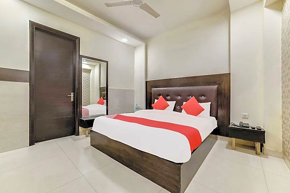 OYO Flagship 26585 Bhera Enclave Paschim Vihar – Delhi, NY