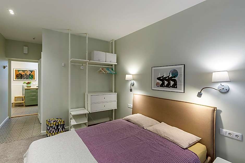 Art & Comfort Rooms