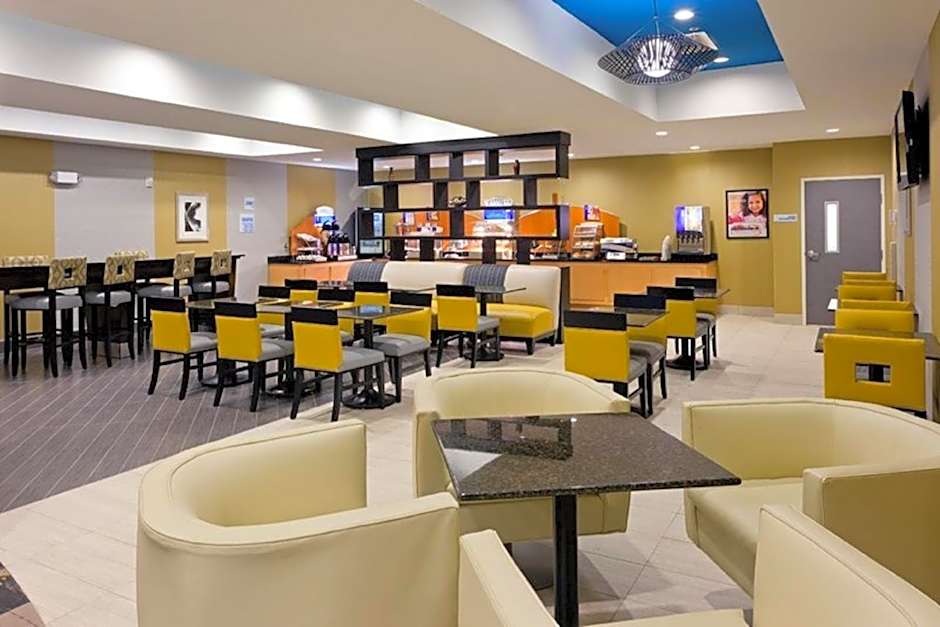 Holiday Inn Express and Suites Batavia By IHG
