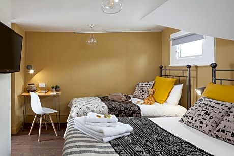 Triple Room with Private Bathroom