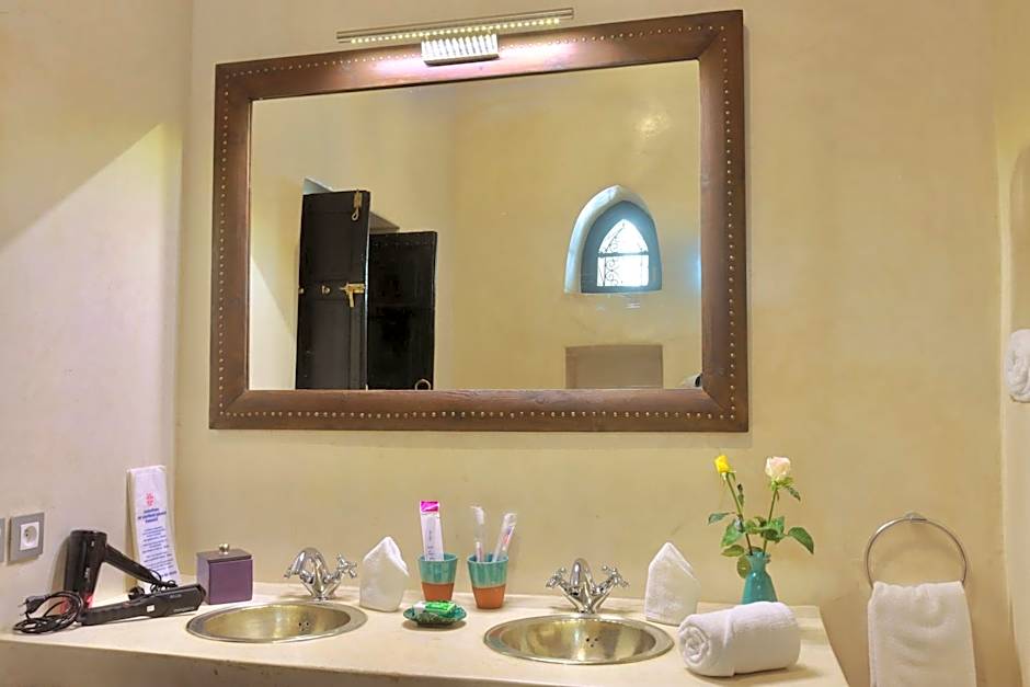 Riad ABBASSIA Marrakech Première - Authentic Medina Experience