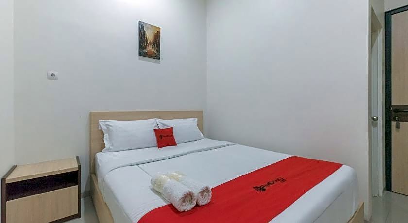 RedDoorz near CSB Mall Cirebon