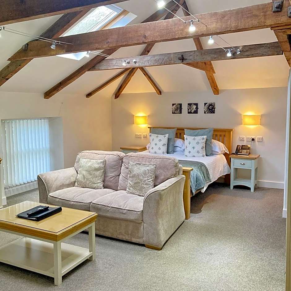 The Britannia Inn & Waves Restaurant