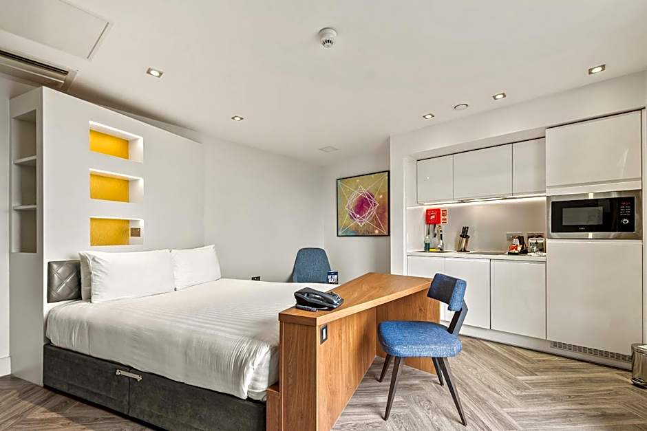 Roomzzz London Stratford