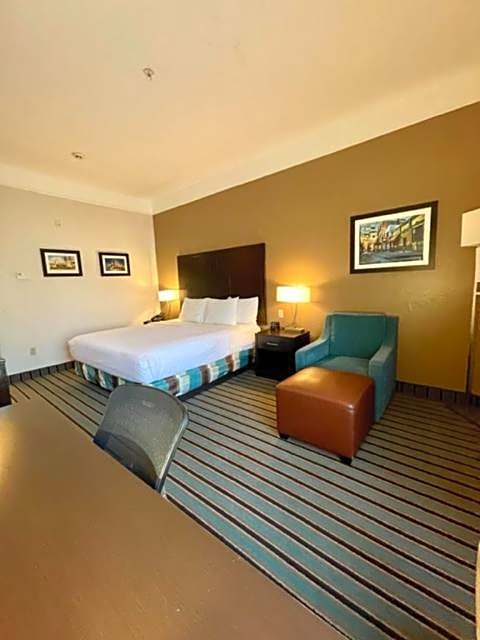 La Quinta Inn & Suites by Wyndham Bakersfield North