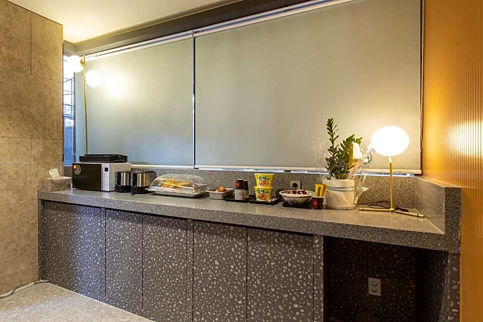 Brown Dot Gijang Yeonhwari